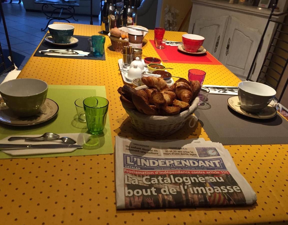 Chambres Table D'Hotes Carpe Diem Villeneuve-la-Rivière Esterno foto