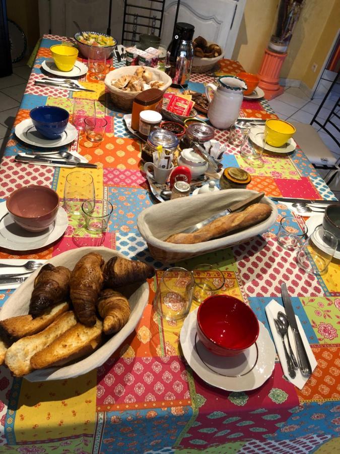 Chambres Table D'Hotes Carpe Diem Villeneuve-la-Rivière Esterno foto
